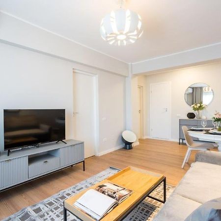 Downtown Modern - 2Br Apartment Bukares Bagian luar foto