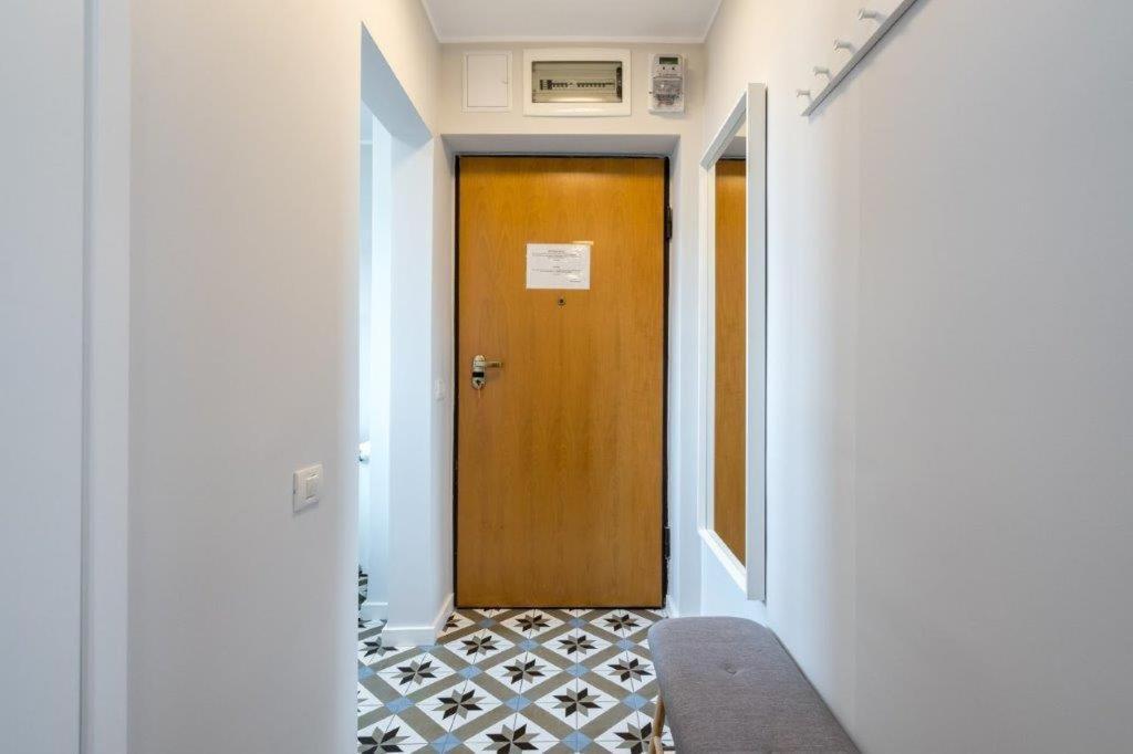 Downtown Modern - 2Br Apartment Bukares Bagian luar foto