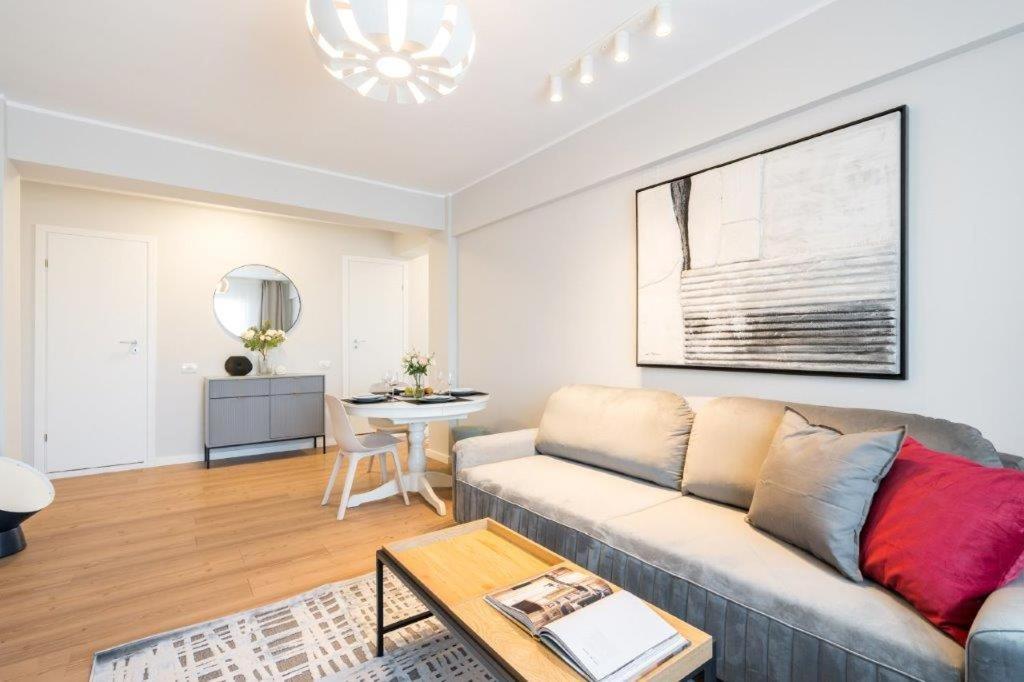 Downtown Modern - 2Br Apartment Bukares Bagian luar foto