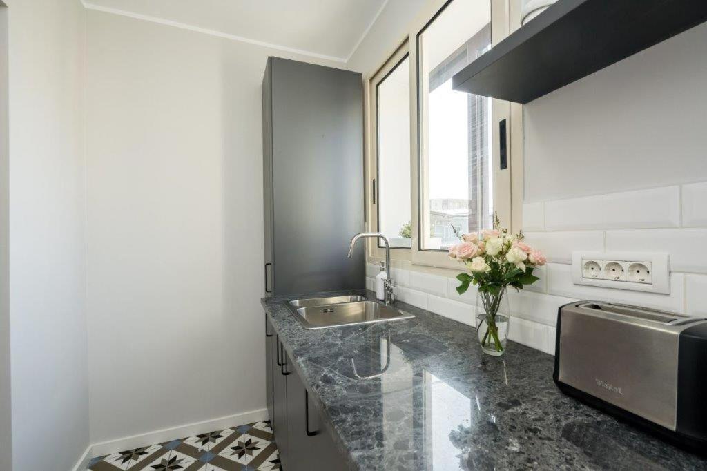 Downtown Modern - 2Br Apartment Bukares Bagian luar foto