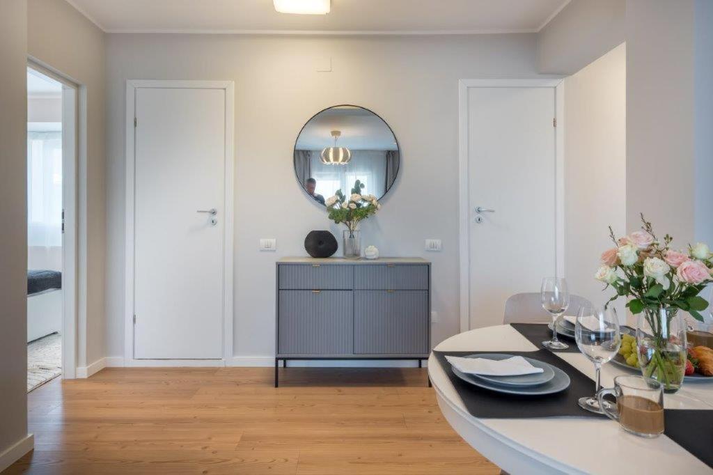 Downtown Modern - 2Br Apartment Bukares Bagian luar foto